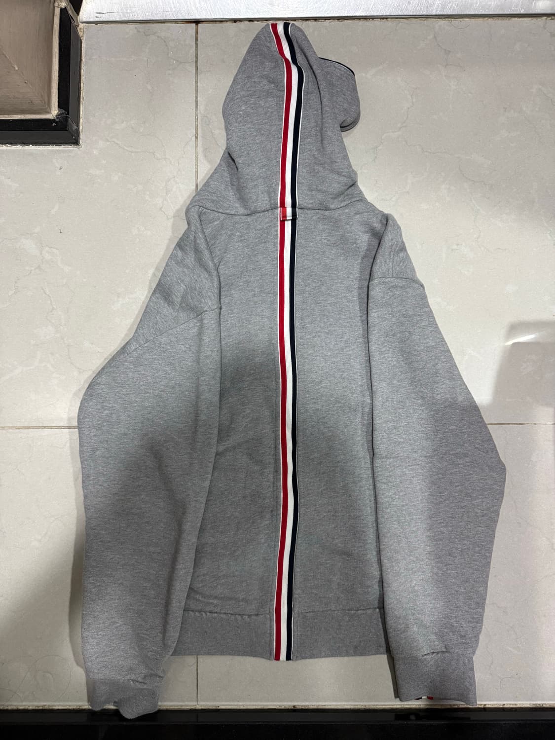 [당일출고,3사이즈] 톰브라운 백삼선 센터백 후드집업 상품이미지1