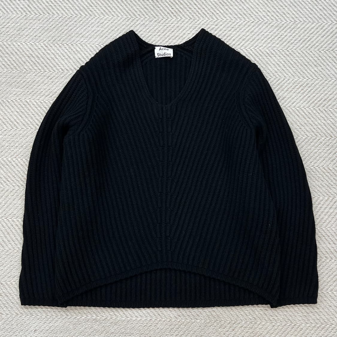 아크네스튜디오 브이넥 니트 r2587 상품이미지1