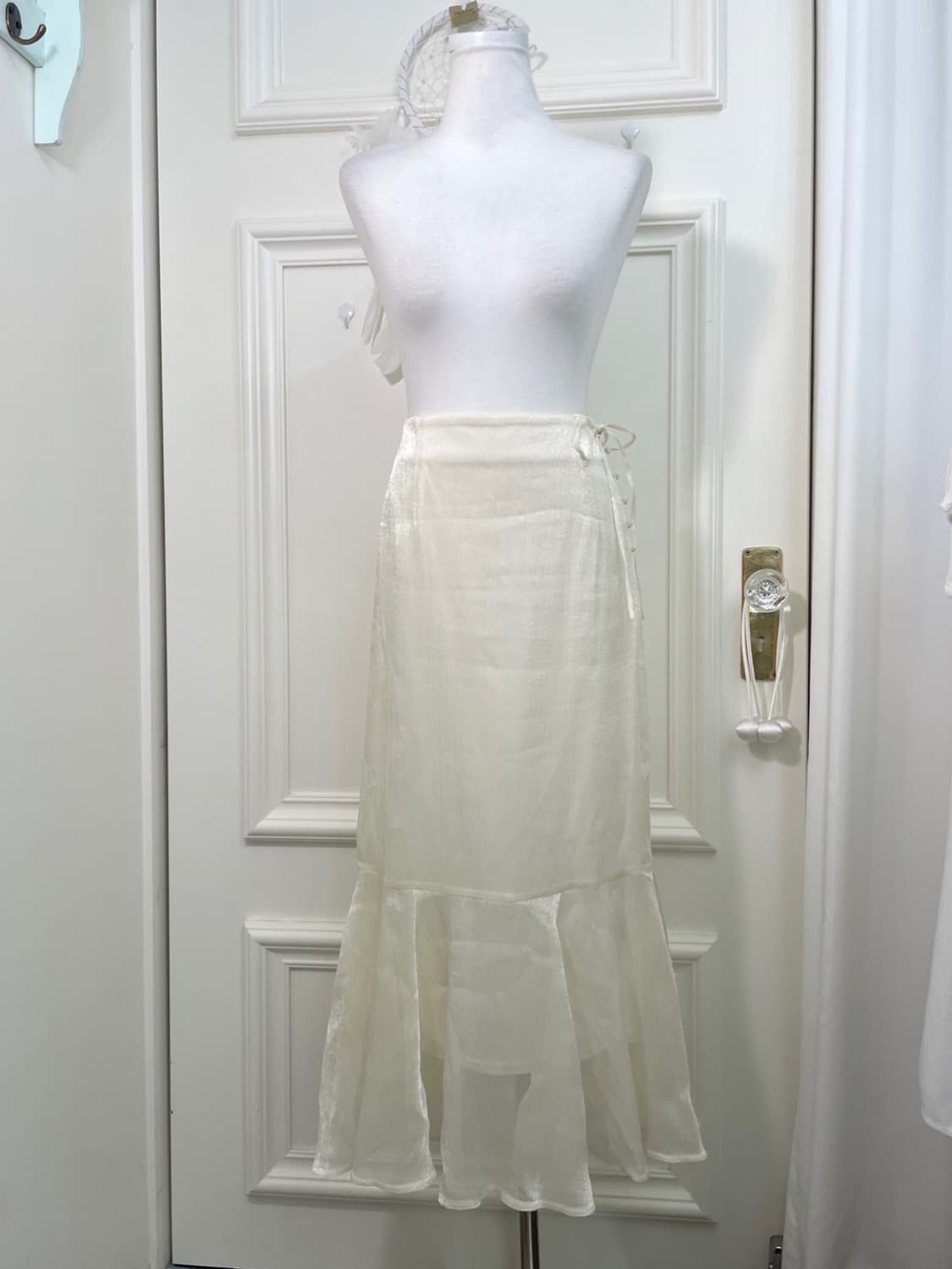 ivory ruffle side button bow point long 상품이미지1