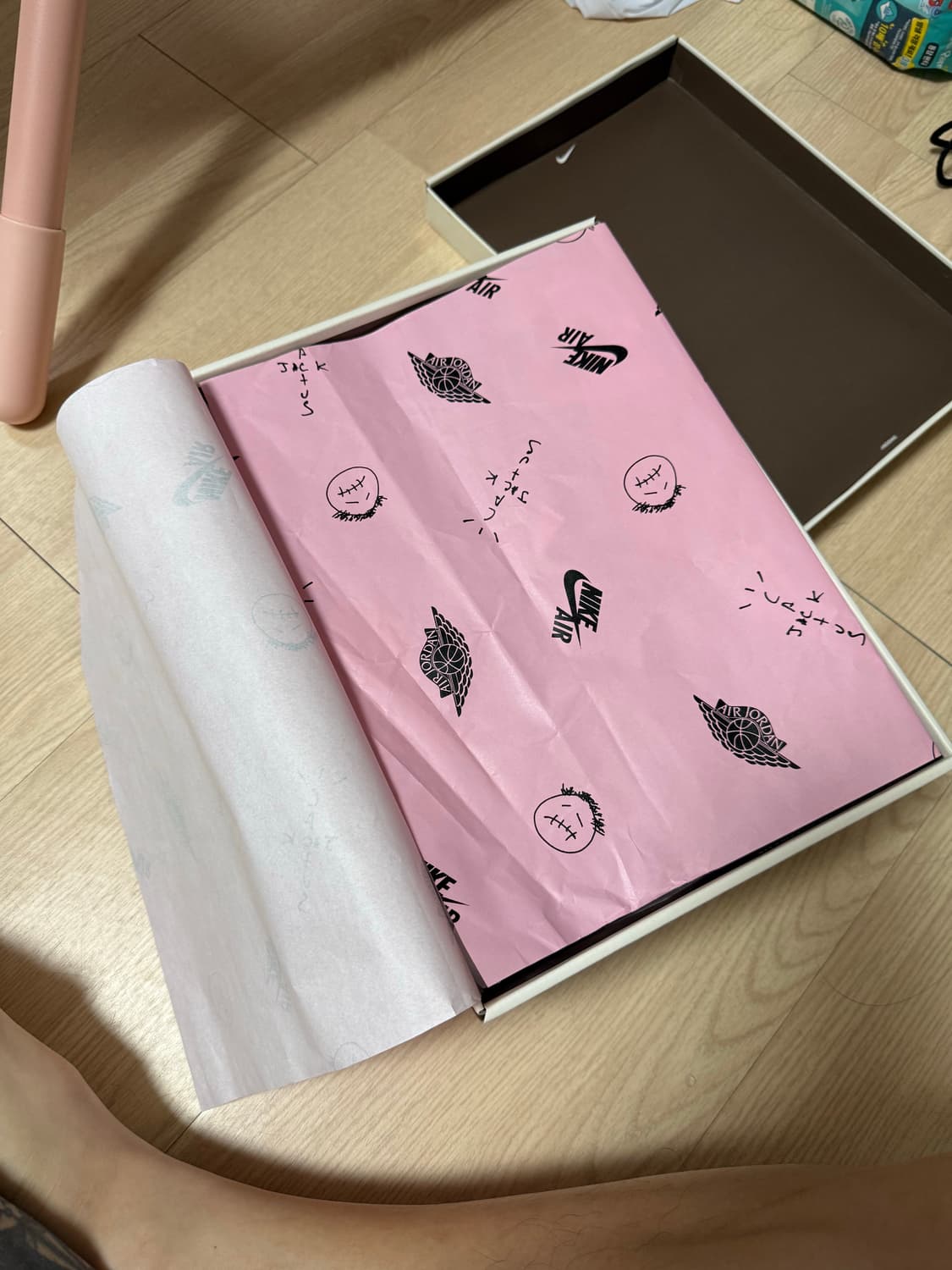 (270) 조던 1 로우 트래비스 스캇 다크 모카 상품이미지5