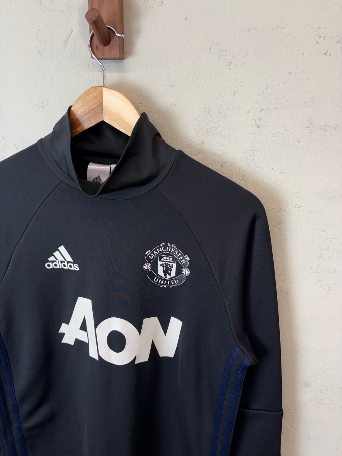 아디다스 맨체스터유나이티드 빈티지 트레이닝 탑 상품이미지5