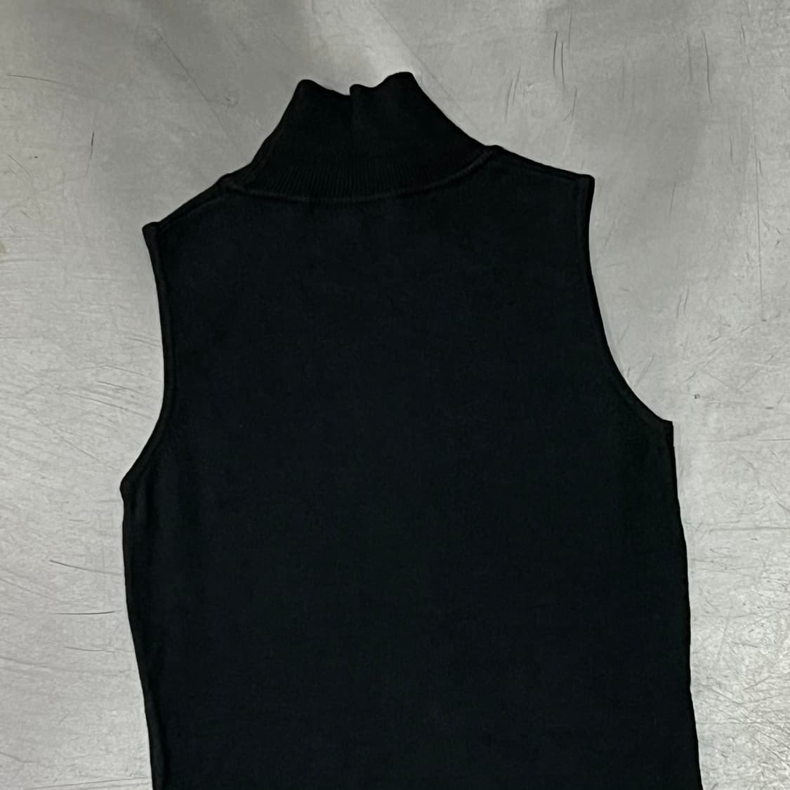  엠포리오 아르마니 하이넥 니트 슬리브리스 y16109 상품이미지4