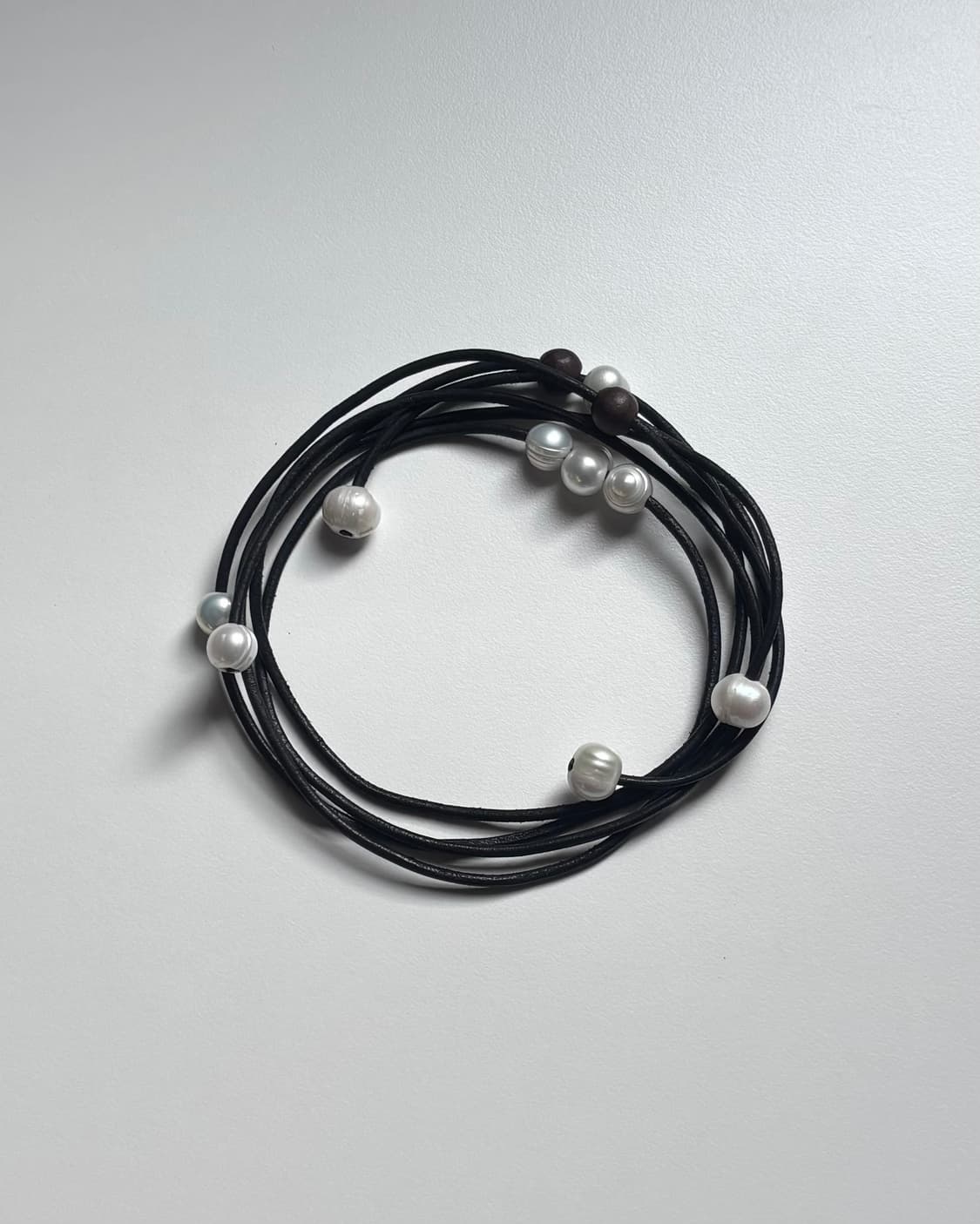 솔로이스트 레더 코드 & 펄 네크리스 상품이미지1