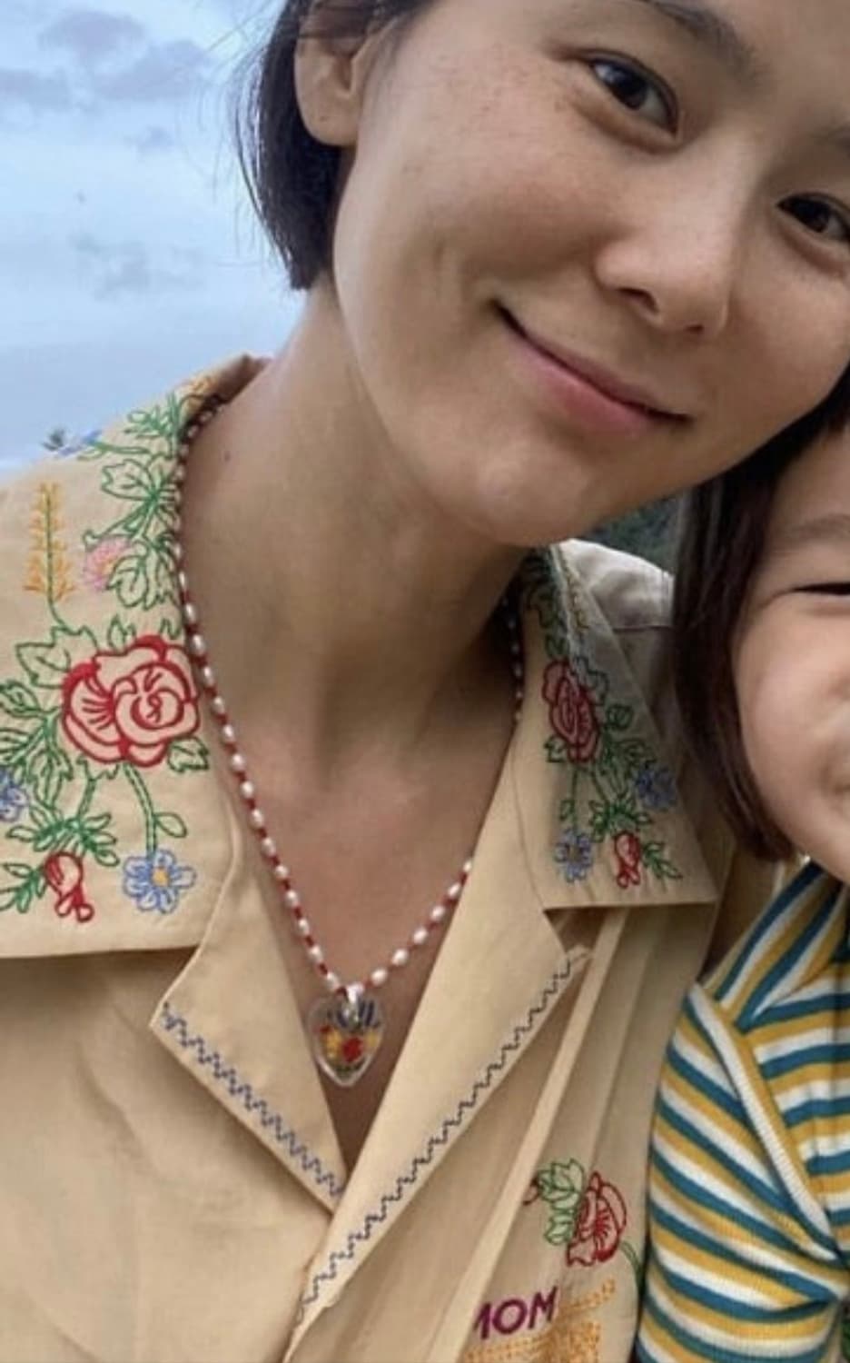 김나영 빅 허그 클럽 black wildflower 하트펜던트 목걸이 상품이미지1