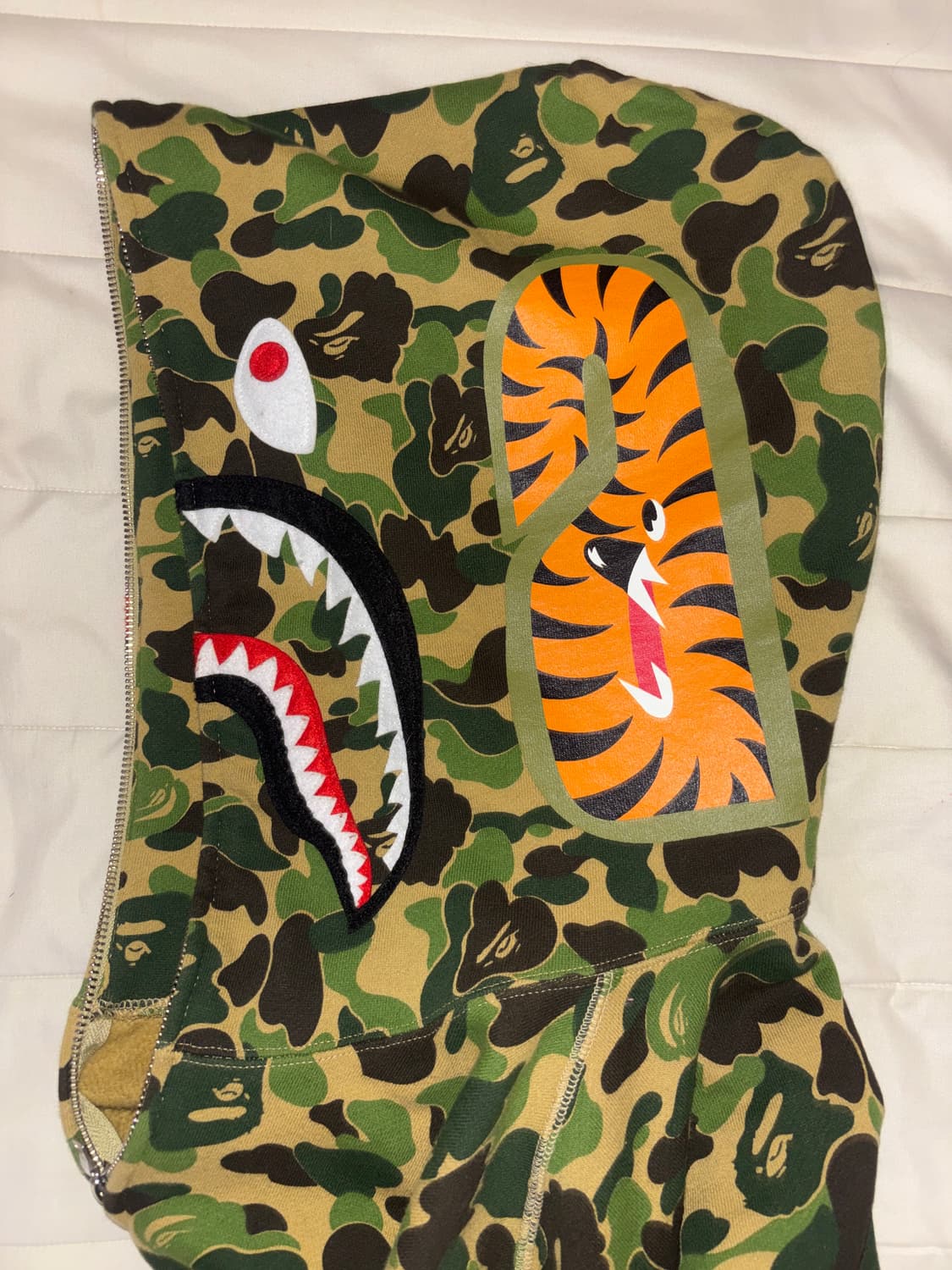 베이프 퍼스트 카모 자카드 샤크 풀 집 후드 그린 상품이미지2