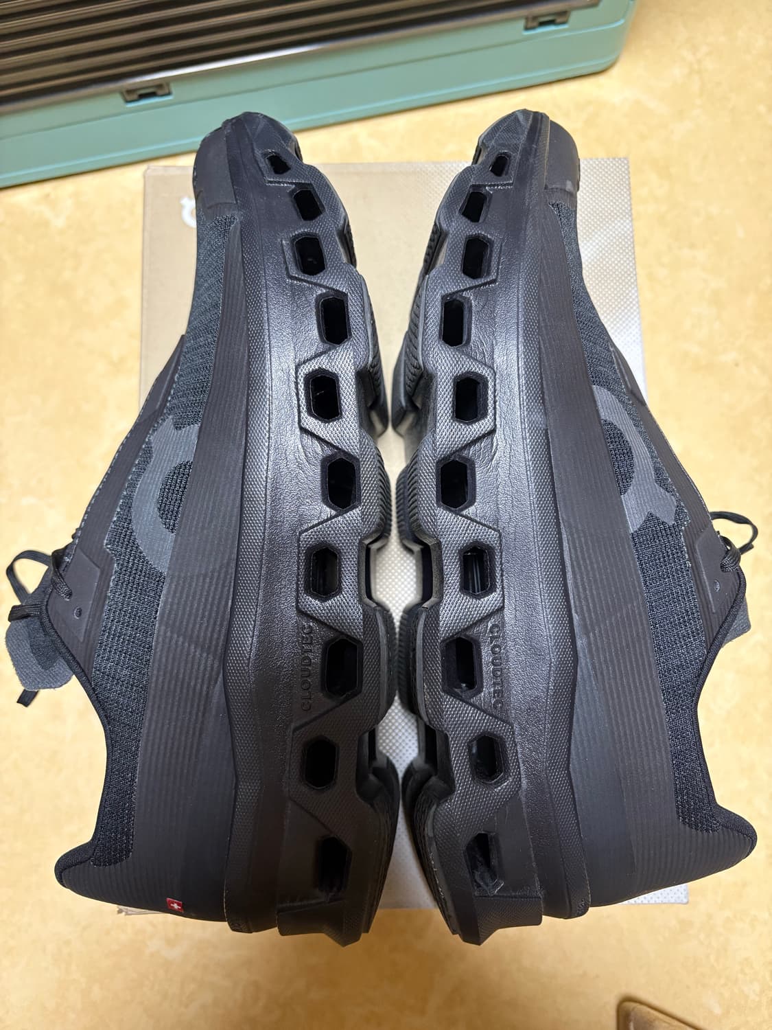 온러닝 클라우드몬스터 보이드 275 판매! 상품이미지3