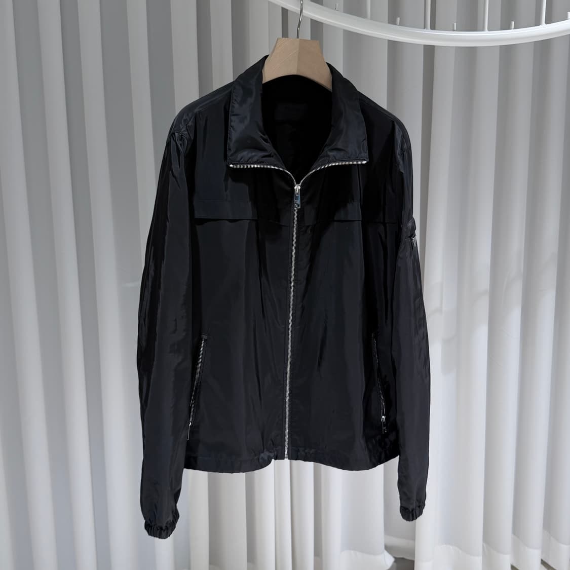 (S+/58) / 프라다 삼각로고 나일론 블랙 바람막이 상품이미지3