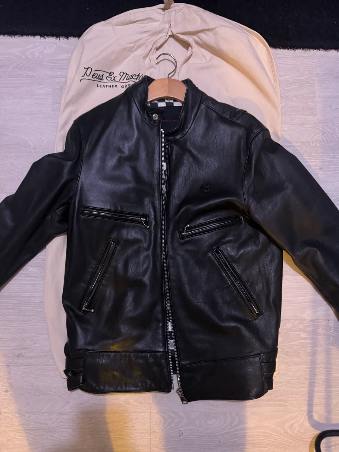 데우스 가죽자켓 판매합니다. 상품이미지1