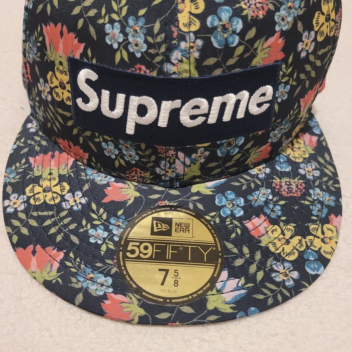 뉴에라 X 슈프림 플라워 캡 60.6 상품이미지2