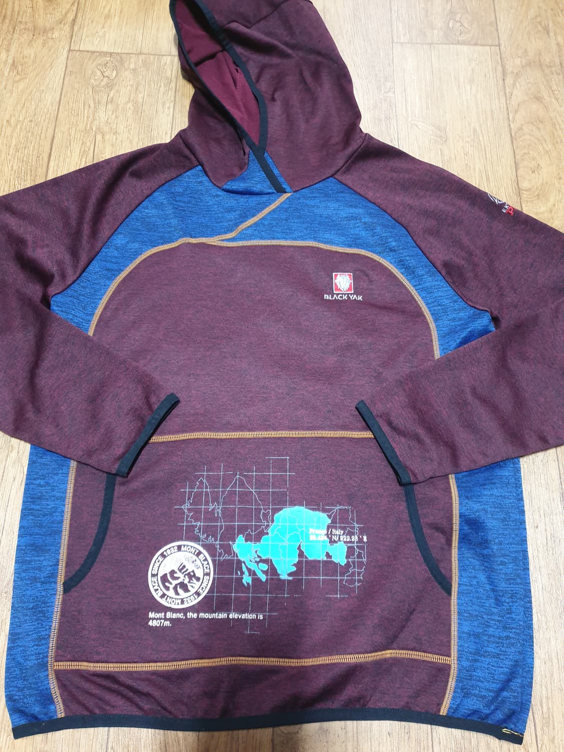 1049 블랙야크 아웃도어 후드티 100 사이즈입니다 상품이미지2