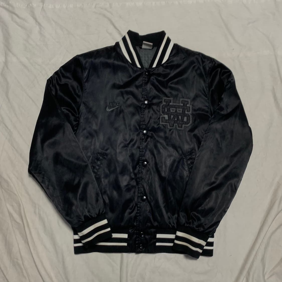 나이키 바시티 사틴 점퍼 상품이미지1