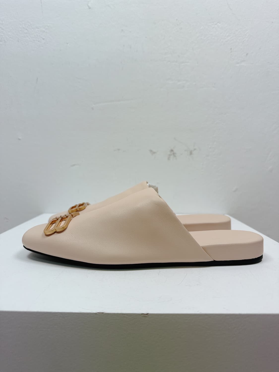 (정품/새상품) BALENCIAGA 발렌시아가 여성 샌드 코지 레더 뮬 상품이미지5