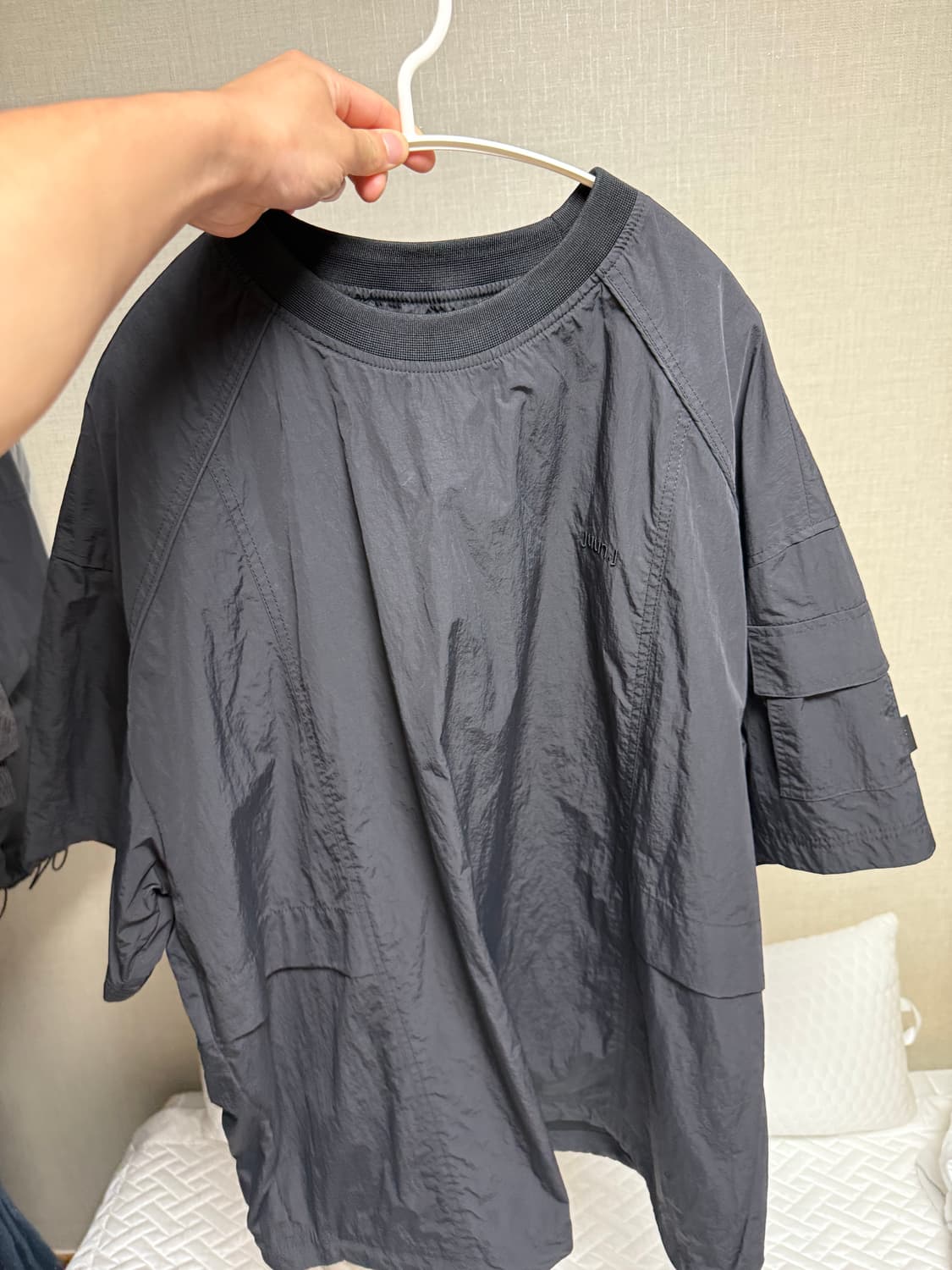 준지 Juun.J 24ss 나일론 포켓 디테일 숏 슬리브 블랙 L 상품이미지3