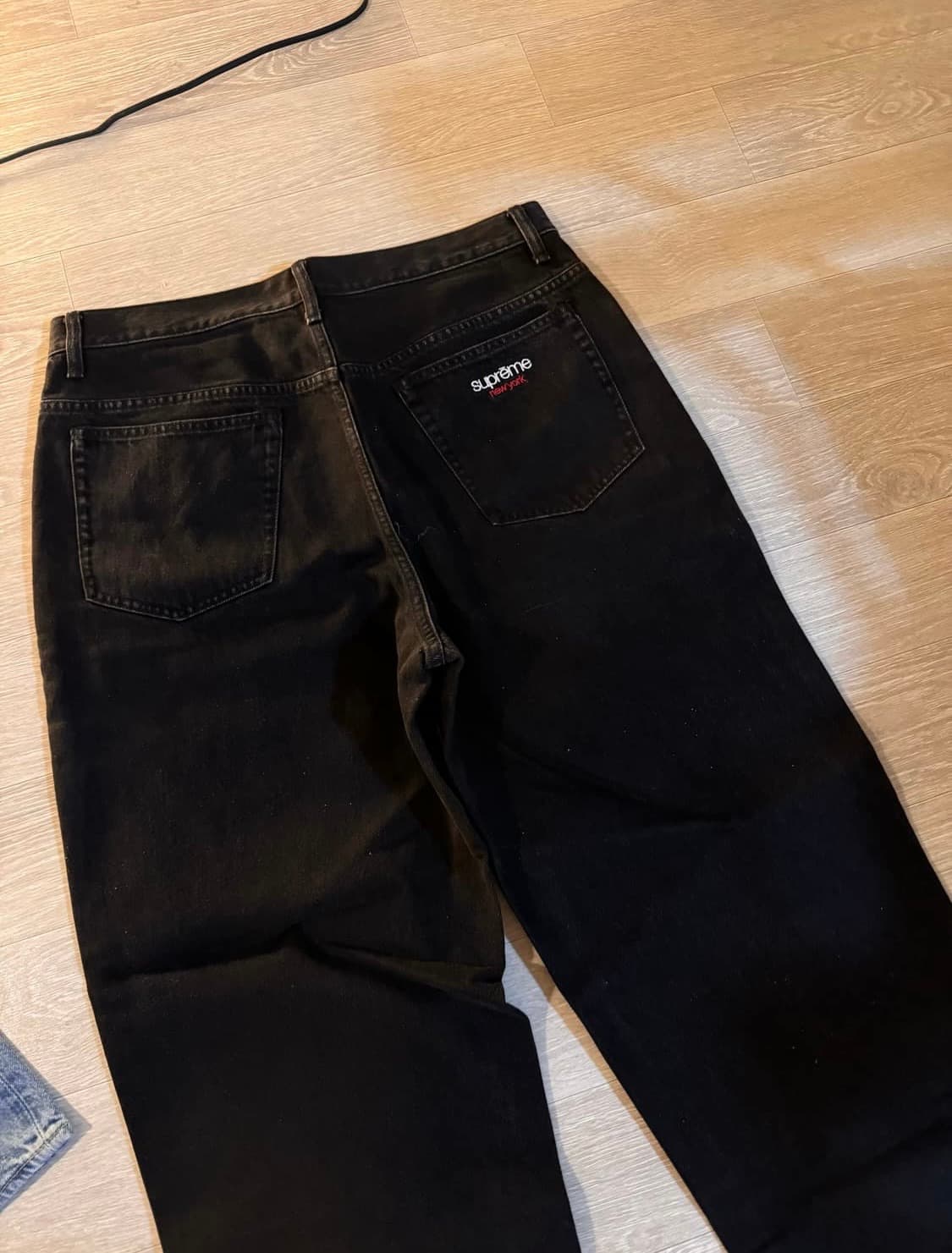 슈프림 배기진 32 블랙 24FW 상품이미지3