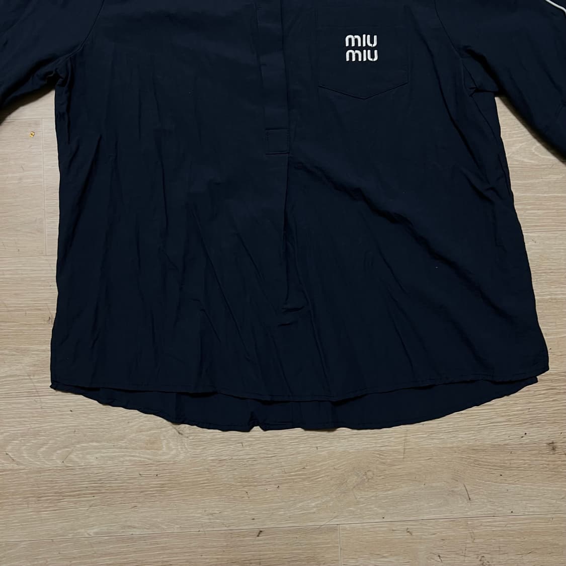 miu miu 미우미우 리본 크롭 반팔 블라우스 셔츠 [네이비] FREE 상품이미지3