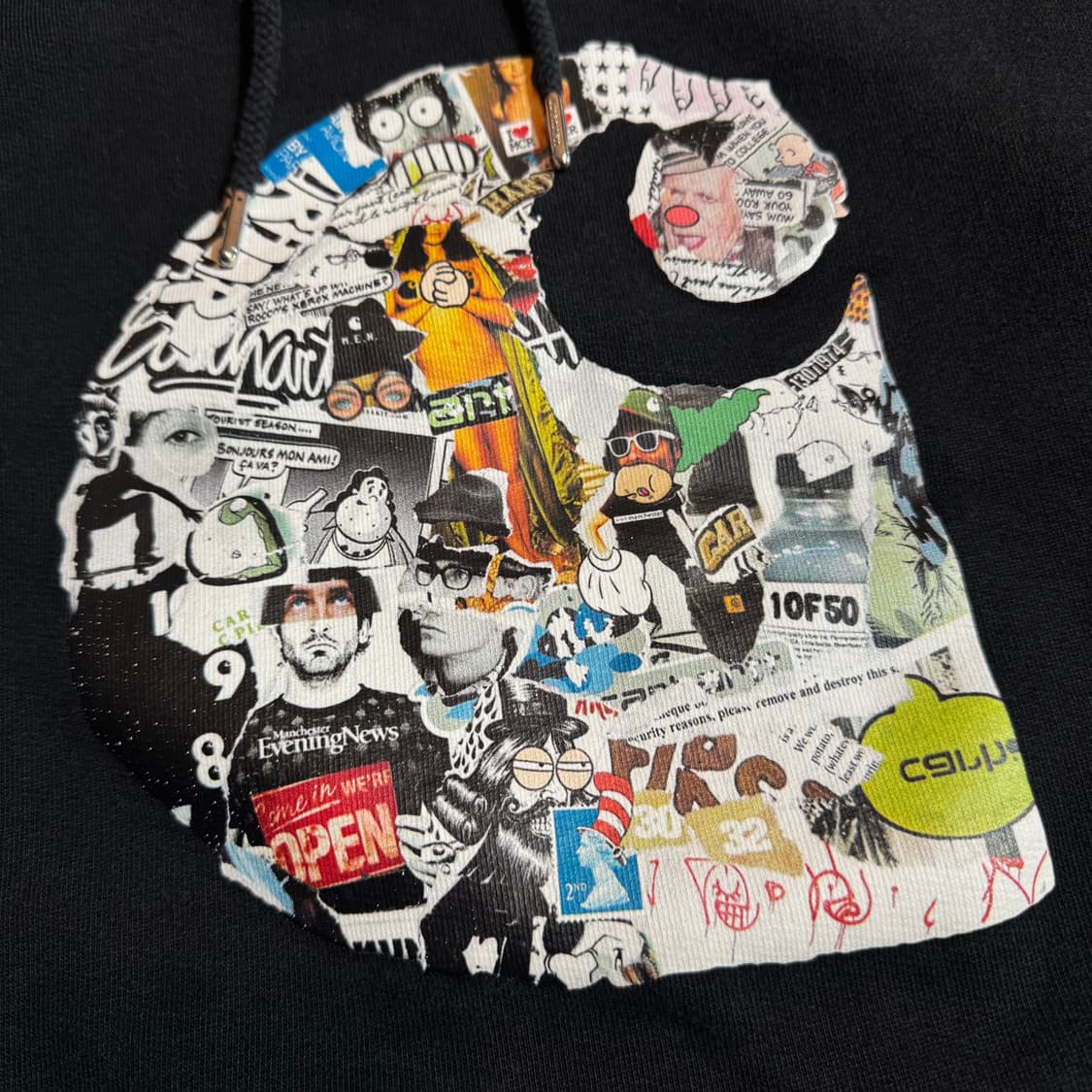 칼하트 블랙 로고 스티커 후드티 상품이미지2