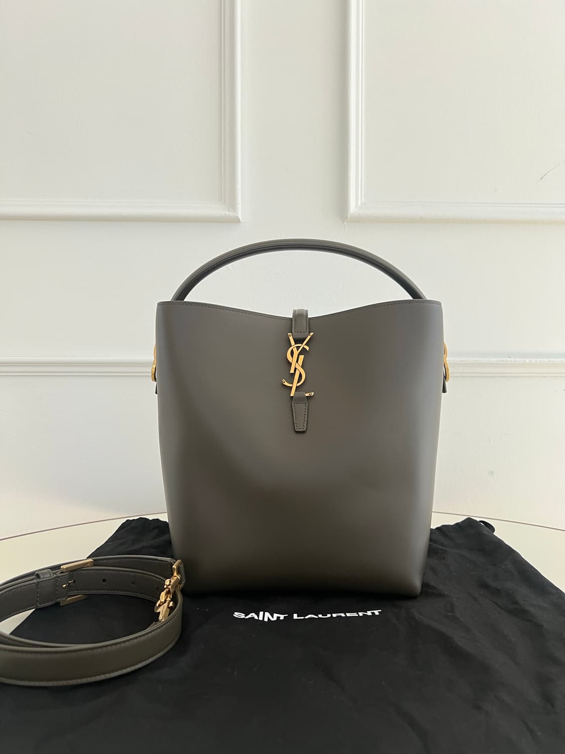 [미사용] 생로랑 LE 37 버킷백 딥 머스크 상품이미지1