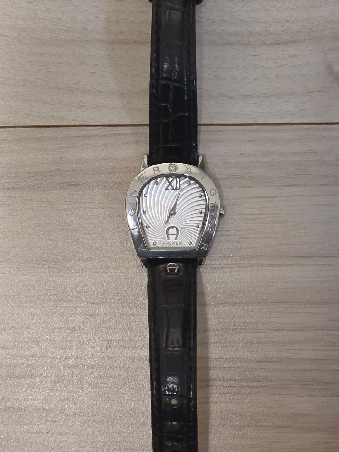 Aigner(아이그너) A32200 여성용 쿼츠 클래식시계 상품이미지5
