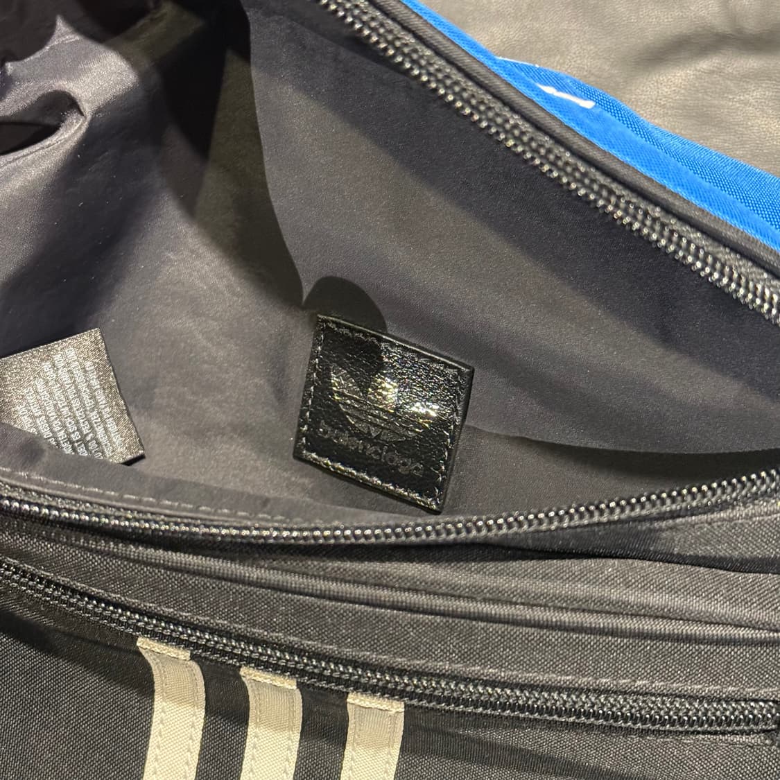 발렌시아가 x 아디다스 벨트백 블루 블랙 상품이미지4