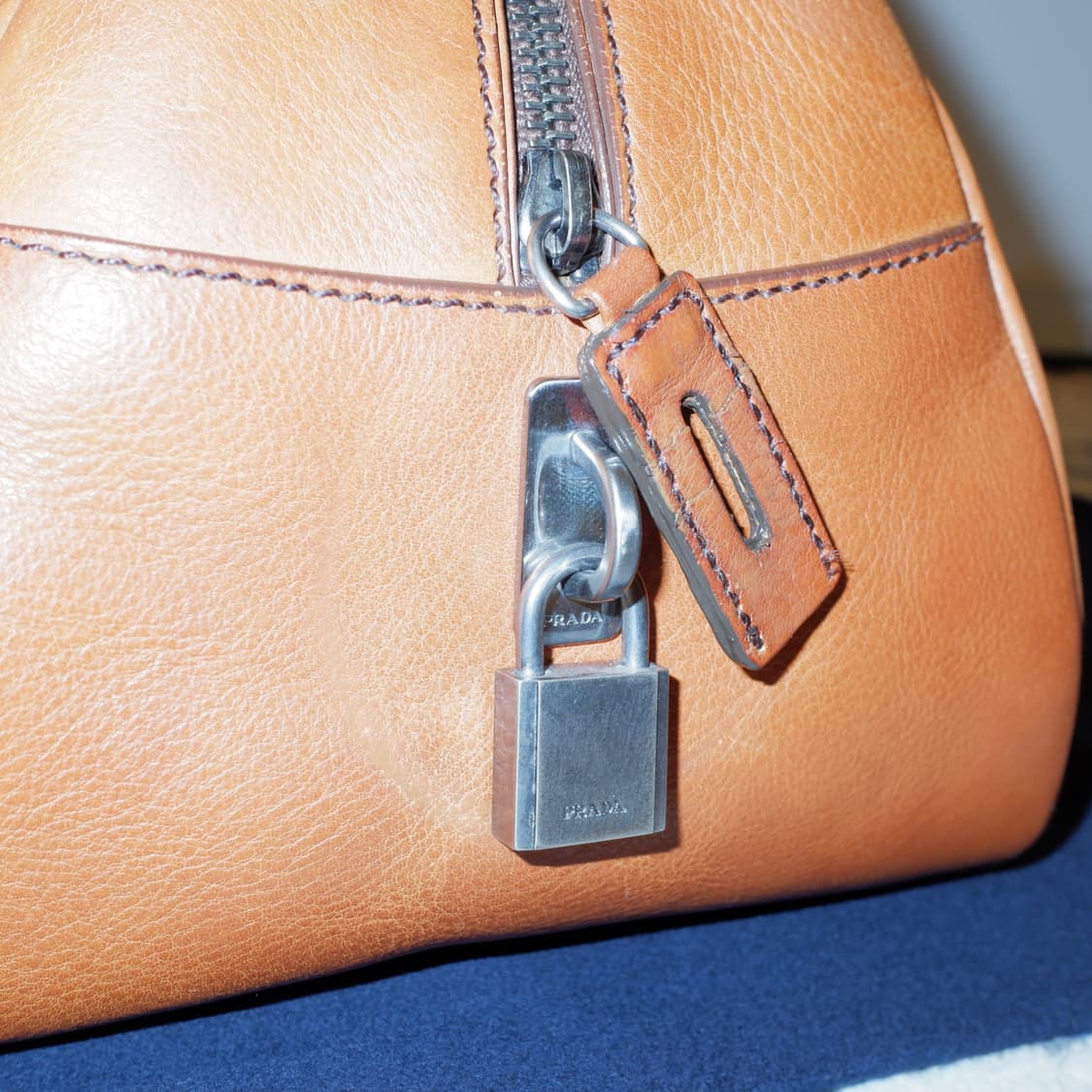 프라다 비텔로 다이노 레더 보울러 토트백 브라운 상품이미지6