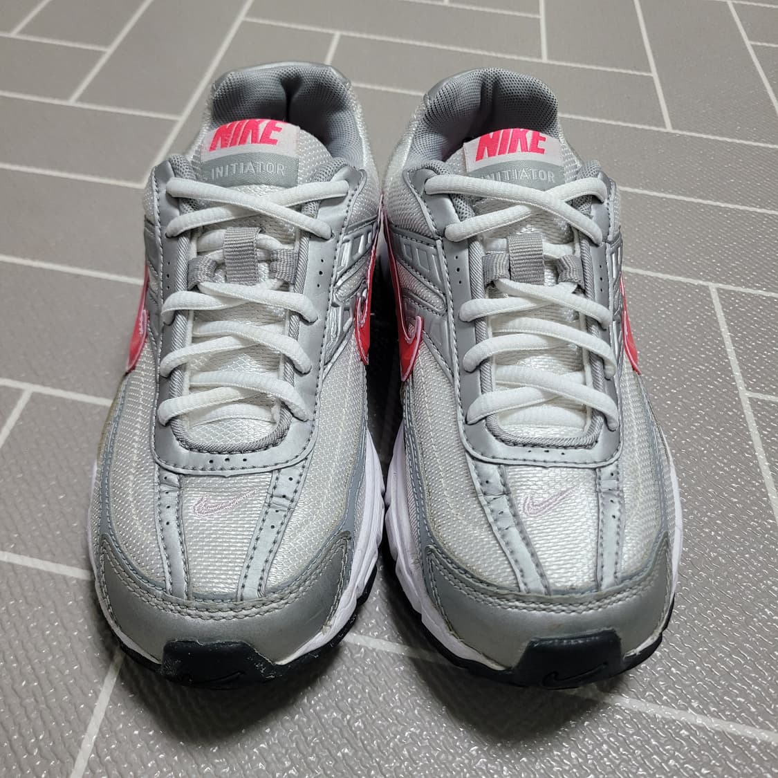 나이키 이니시에이터 실버핑크 운동화 225cm 상품이미지2