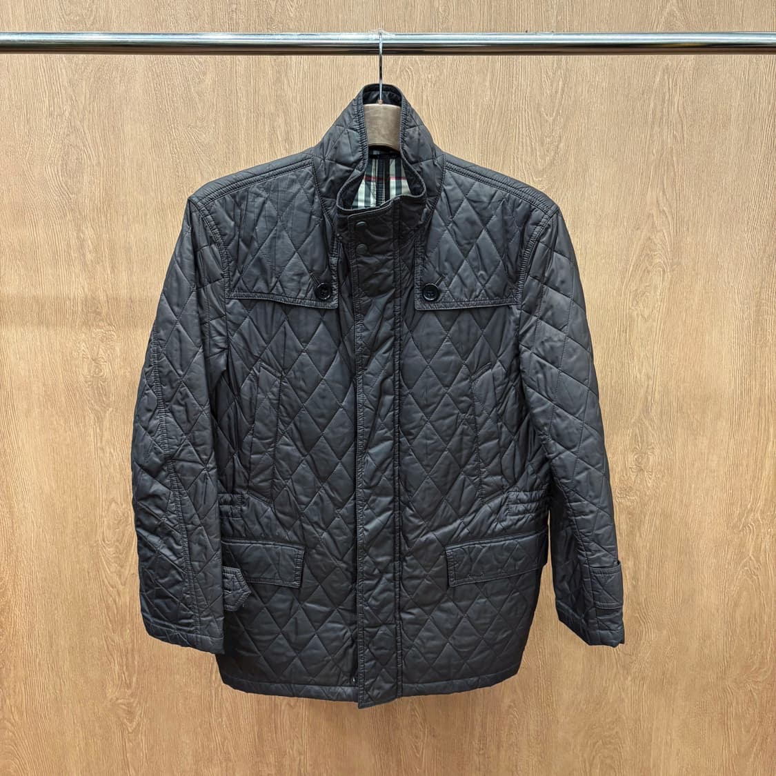버버리 런던 스탠드넥 퀄팅 자켓 다이아 패턴 누빔 디테일 레귤러핏 브라운 상품이미지2