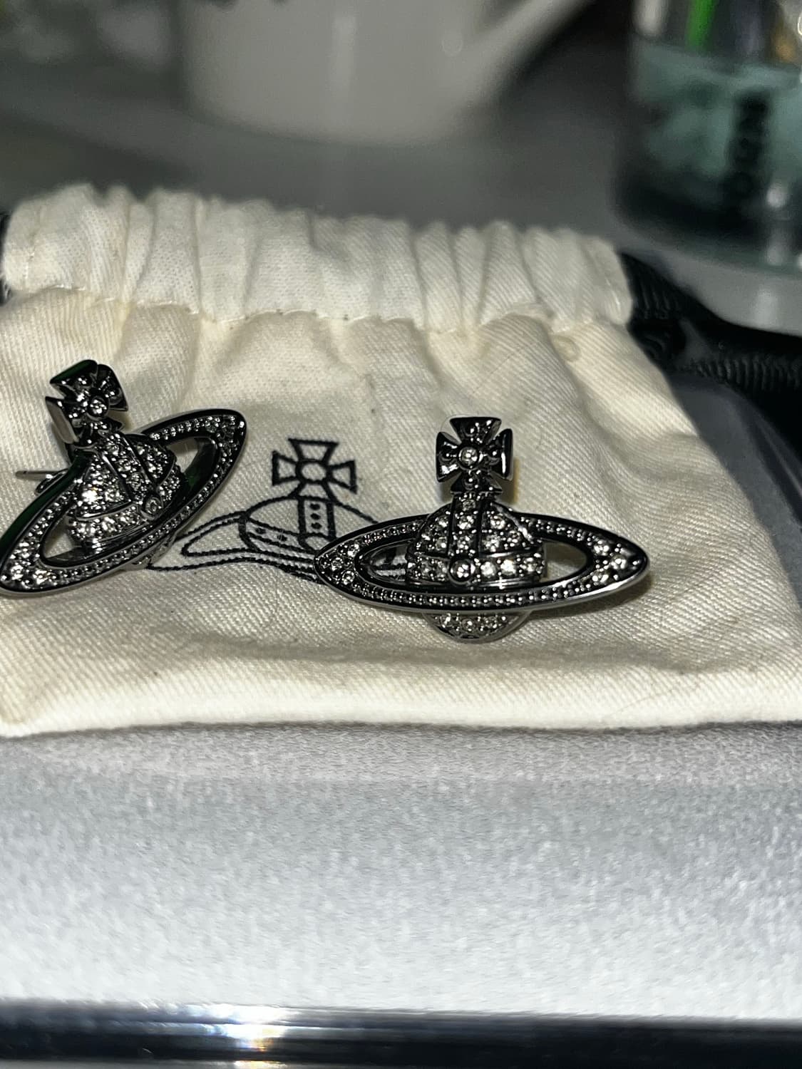 비비안웨스트우드 미니 바스 릴리프 이어링 상품이미지5