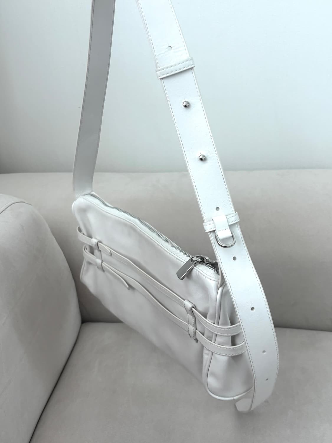 마뗑킴 더블 벨티드 스트랩 미니백 아이보리 상품이미지4