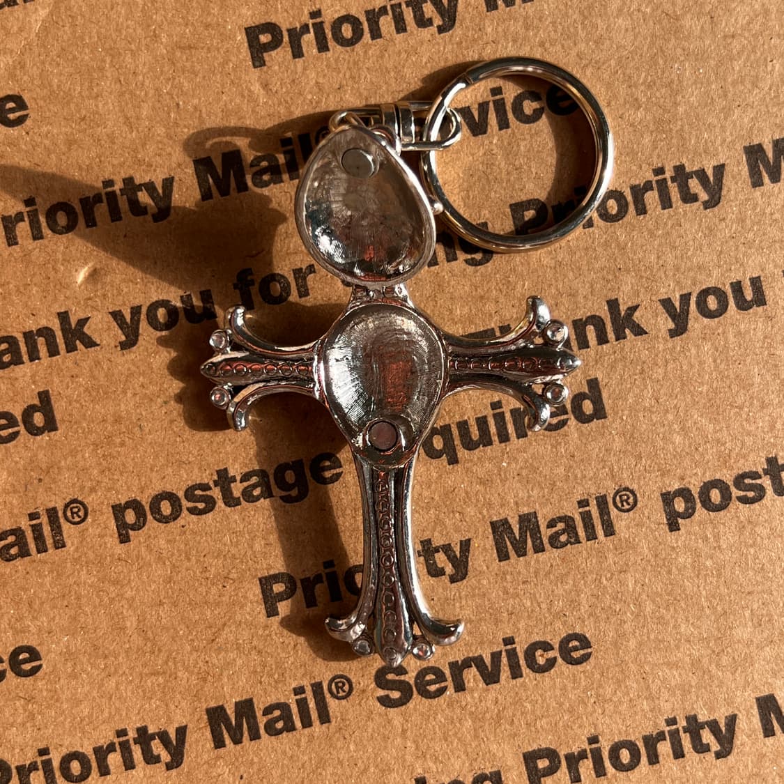 90s vtg Ornate Gold Cross Keyring 상품이미지3