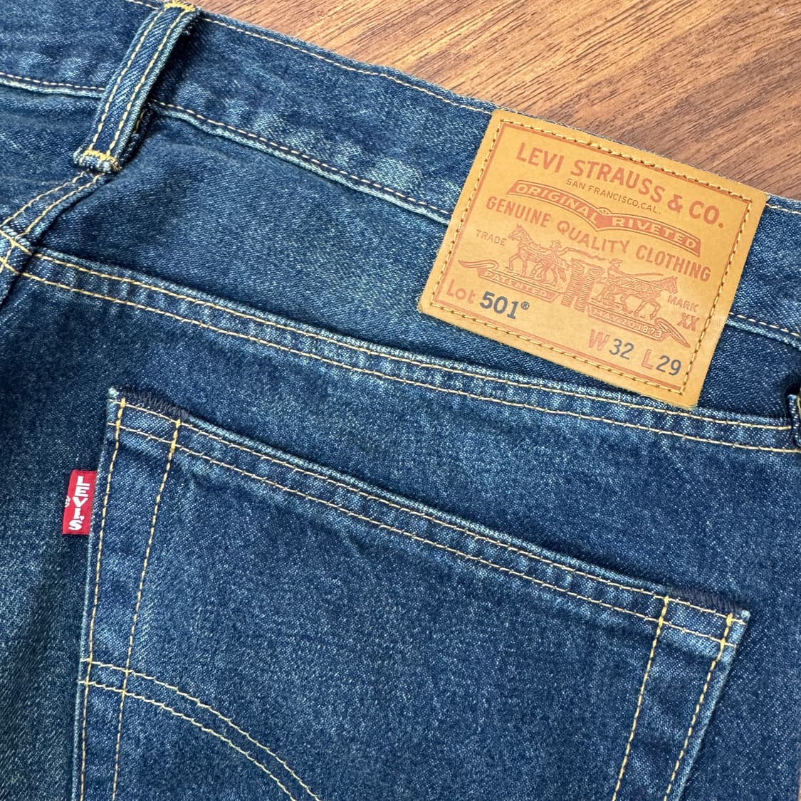 32 리바이스 프리미엄 501 워싱 데님 팬츠  상품이미지4
