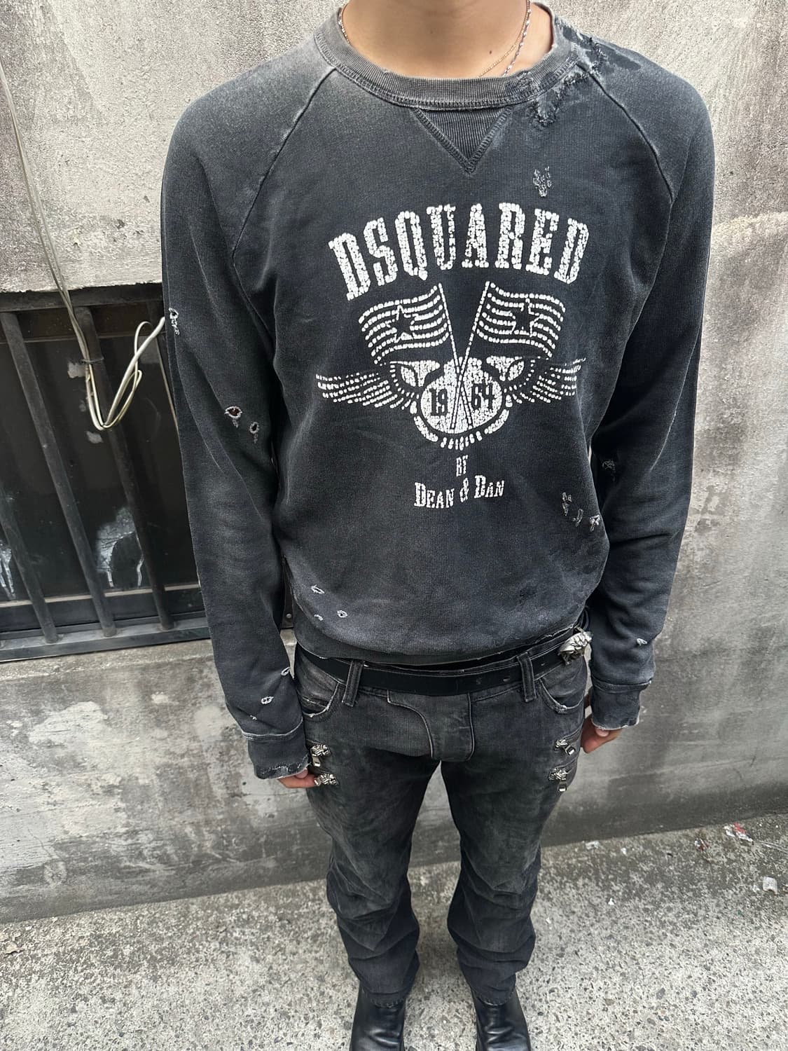 디스퀘어드2 디스트로이드 워싱 맨투맨 상품이미지1