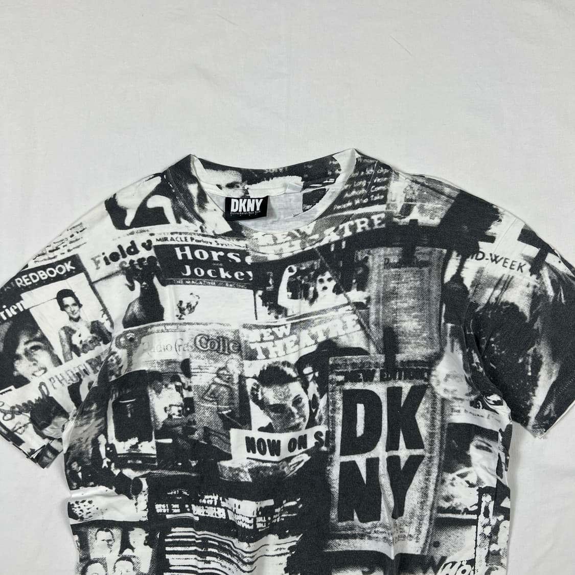 90‘s dkny 도나카란뉴욕 스펠아웃 픽쳐 올프린트 반팔티셔츠 상품이미지2