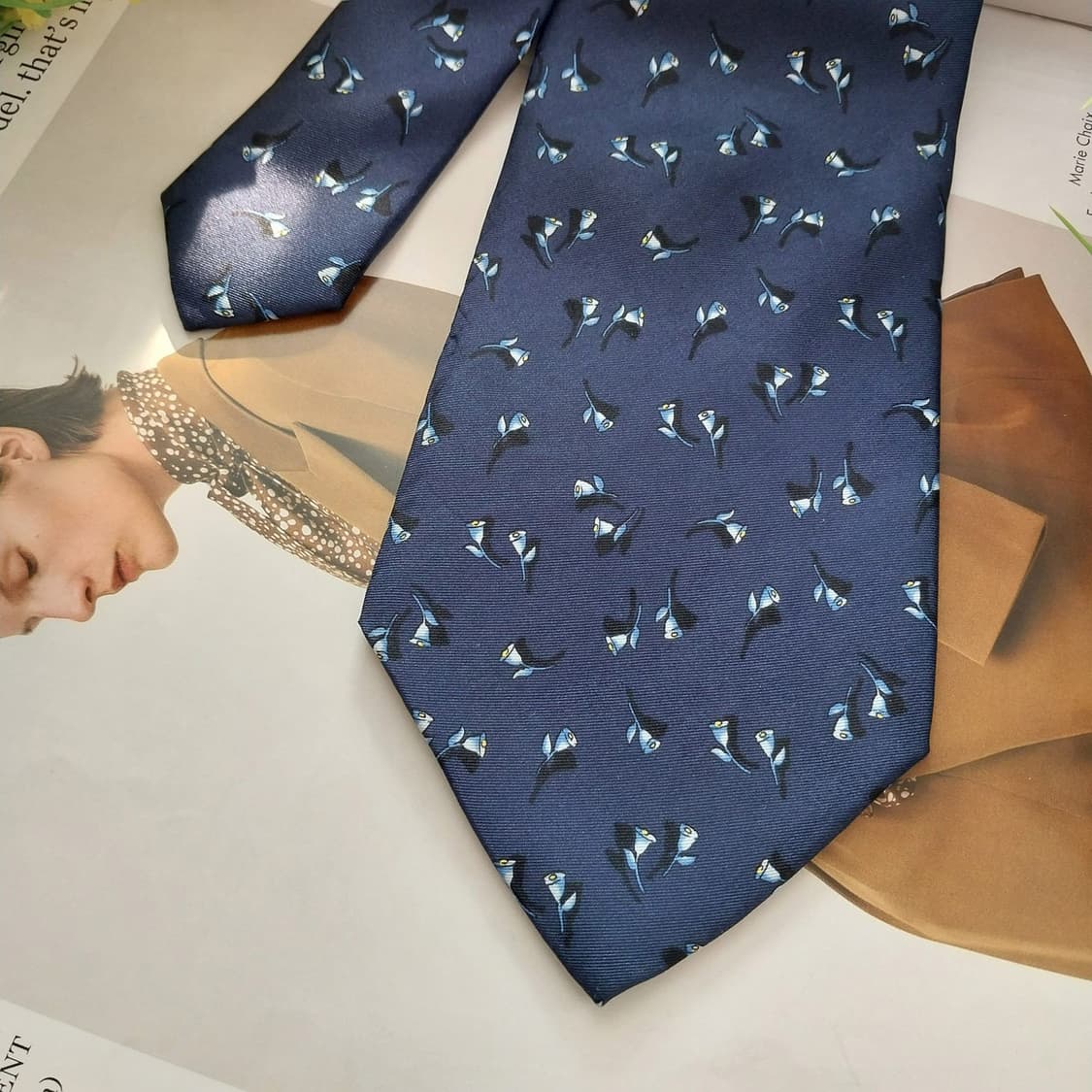 엔리코 코베리 실크 네이비 플라워 넥타이 9.5cm A+등급 K1301
 상품이미지3