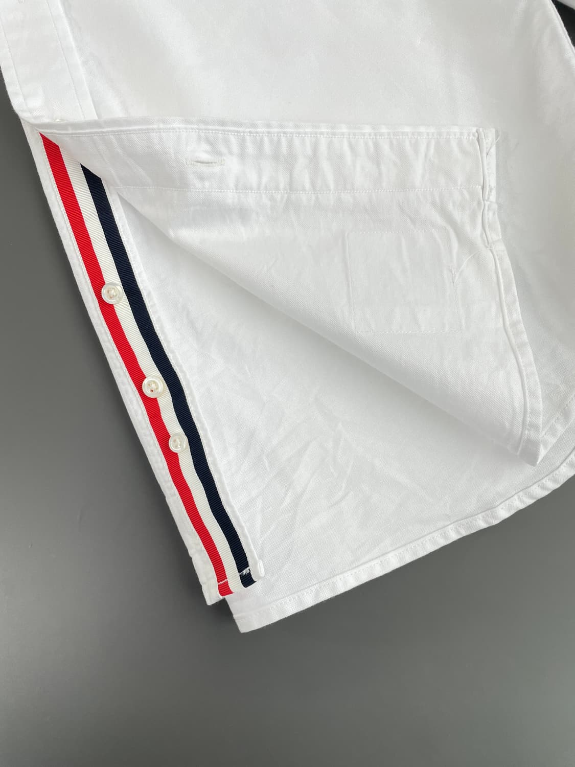 [3] 톰 브라운 클래식 옥스포드 히든 삼선 셔츠 상품이미지9