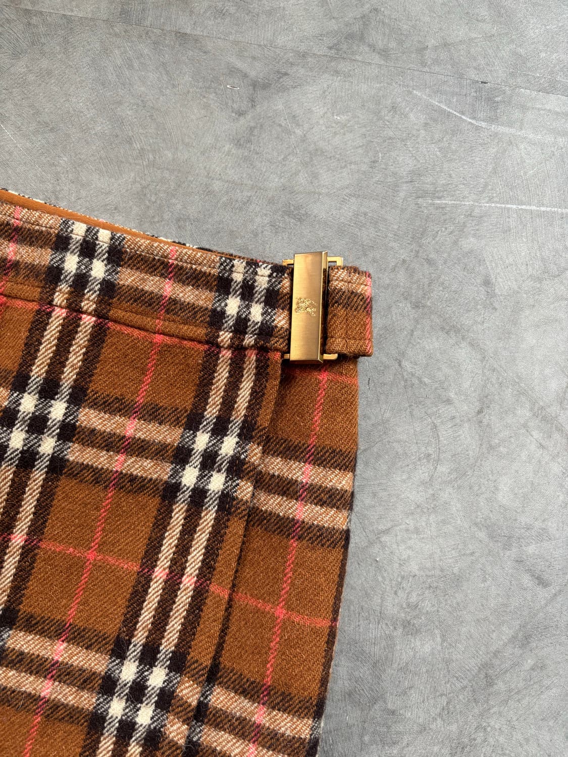 Burberry 버버리 브라운 체크 랩스커트 상품이미지4