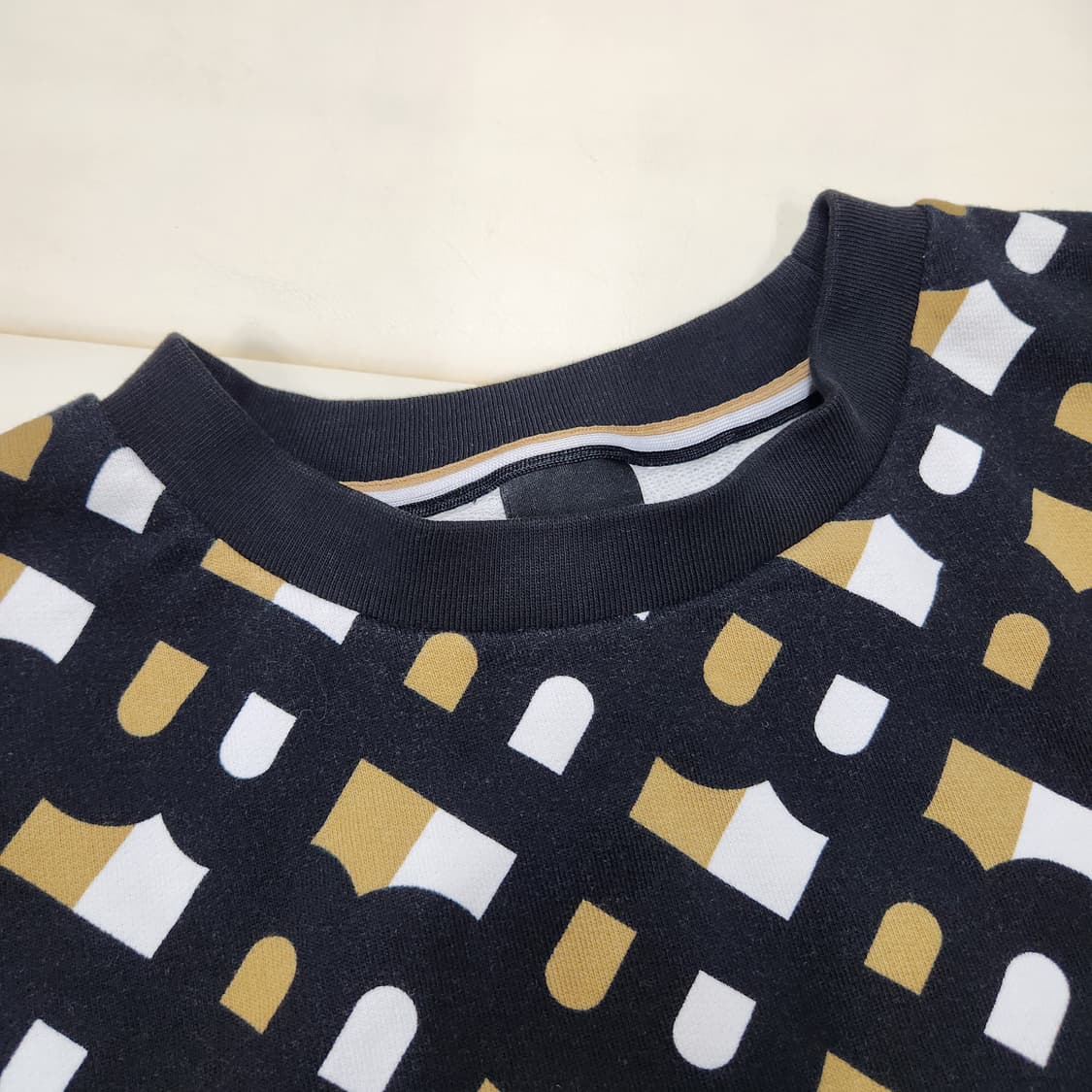 정품 보스 남성 여성 모노그램 맨투맨 티셔츠 XL  상품이미지4