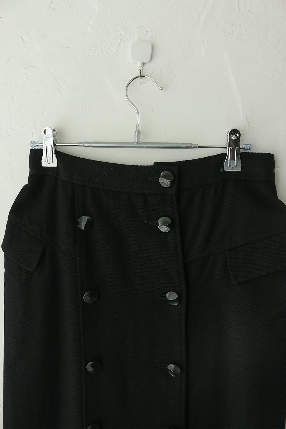 꾸레쥬 블랙 버튼 스커트  상품이미지5