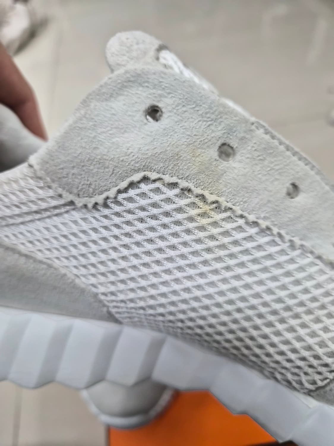 42.5) 에르메스 바운싱 스니커즈 팝니다 상품이미지3