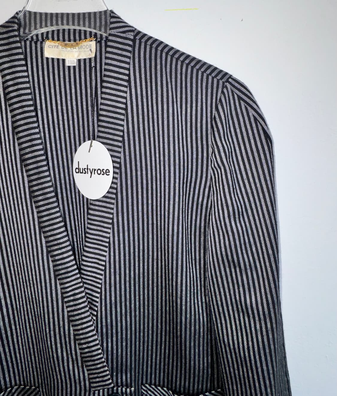 블랙&화이트 노카라 스트라이프 블레이저 상품이미지4