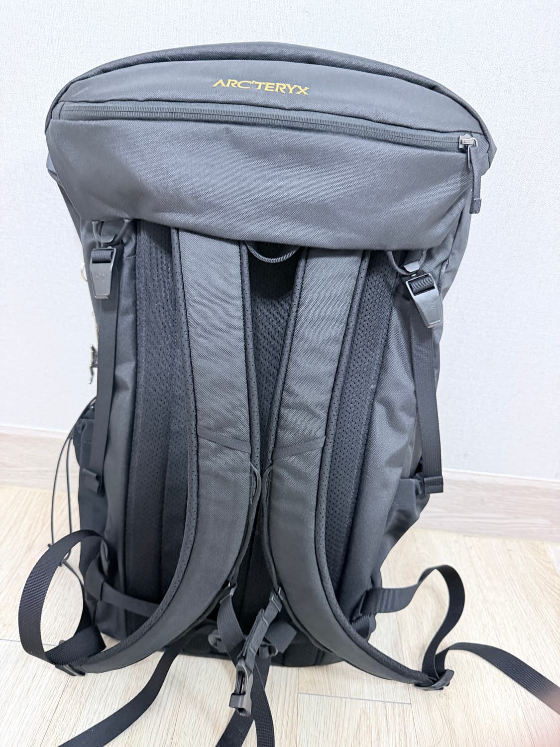 아크테릭스 맨티스 30 백팩 블랙 판매합니다 상품이미지3