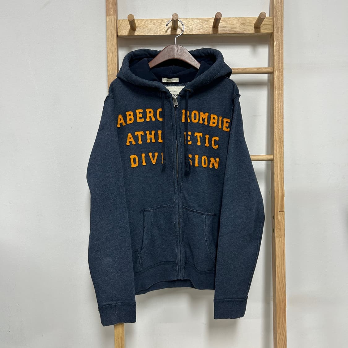 아베크롬비 y2k 자수로고 네이비 후드집업 상품이미지2