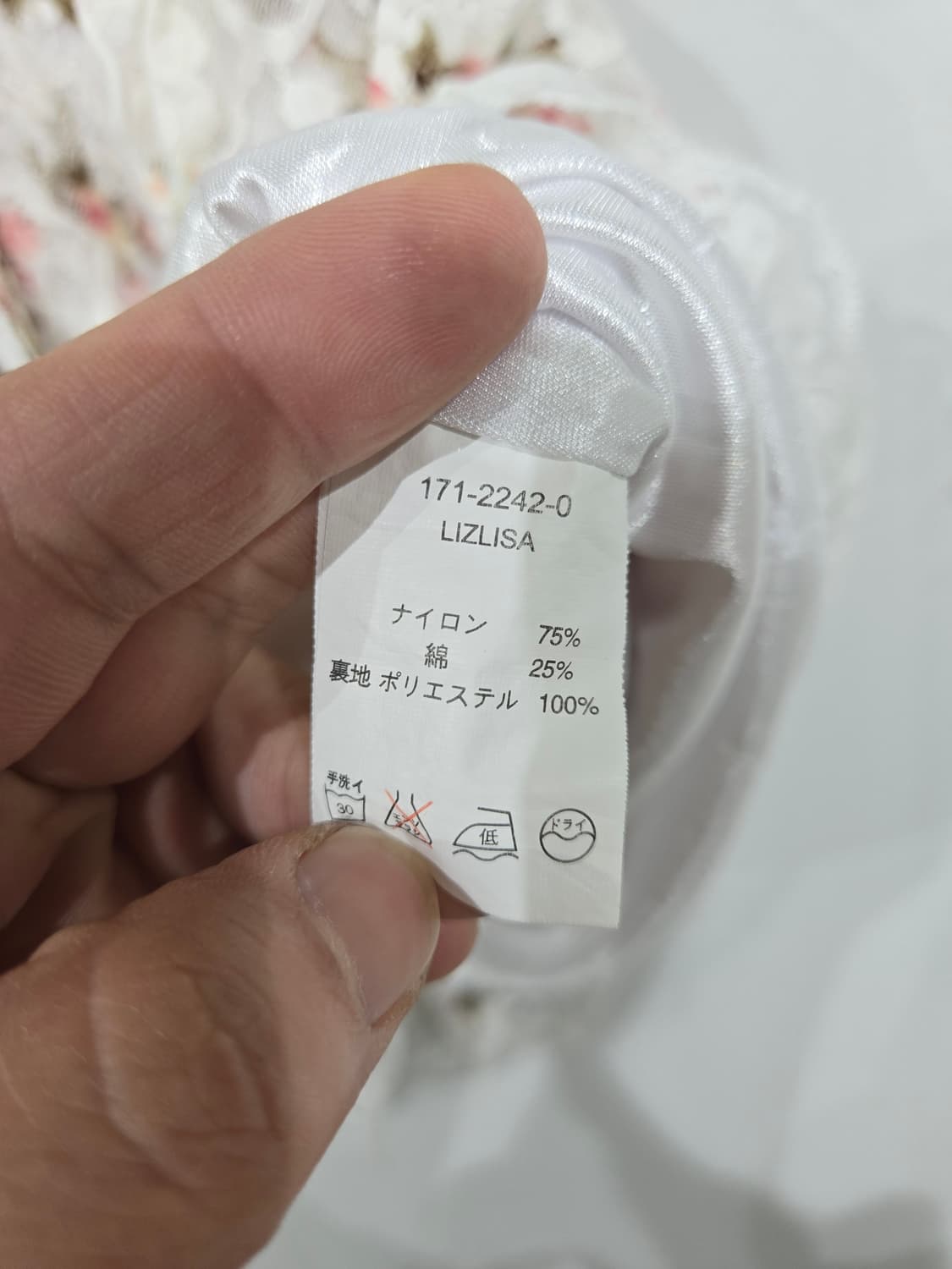 리즈 리사 레이스 플라워 펀칭 블라우스 상품이미지6