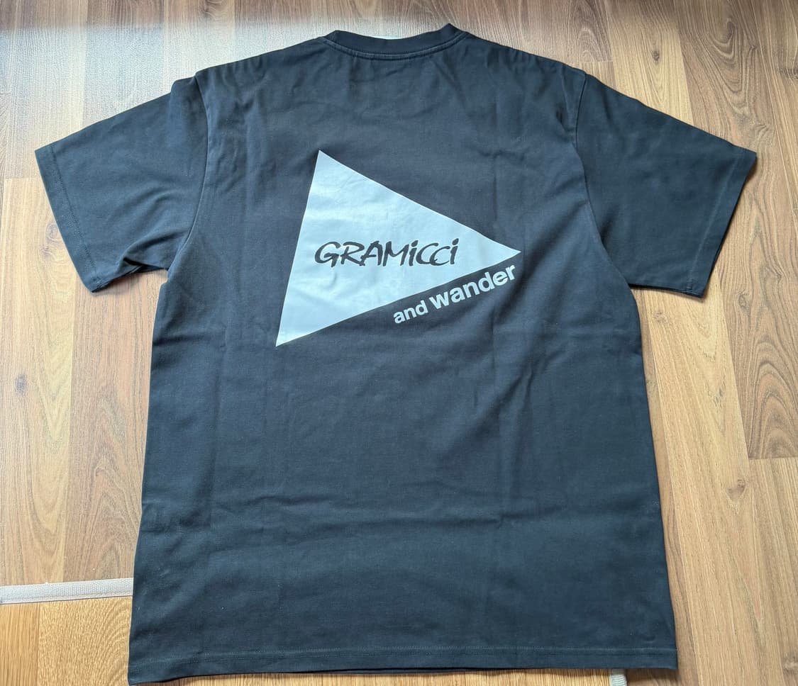 그라미치x앤드원더 백프린트 반팔티셔츠 상품이미지1