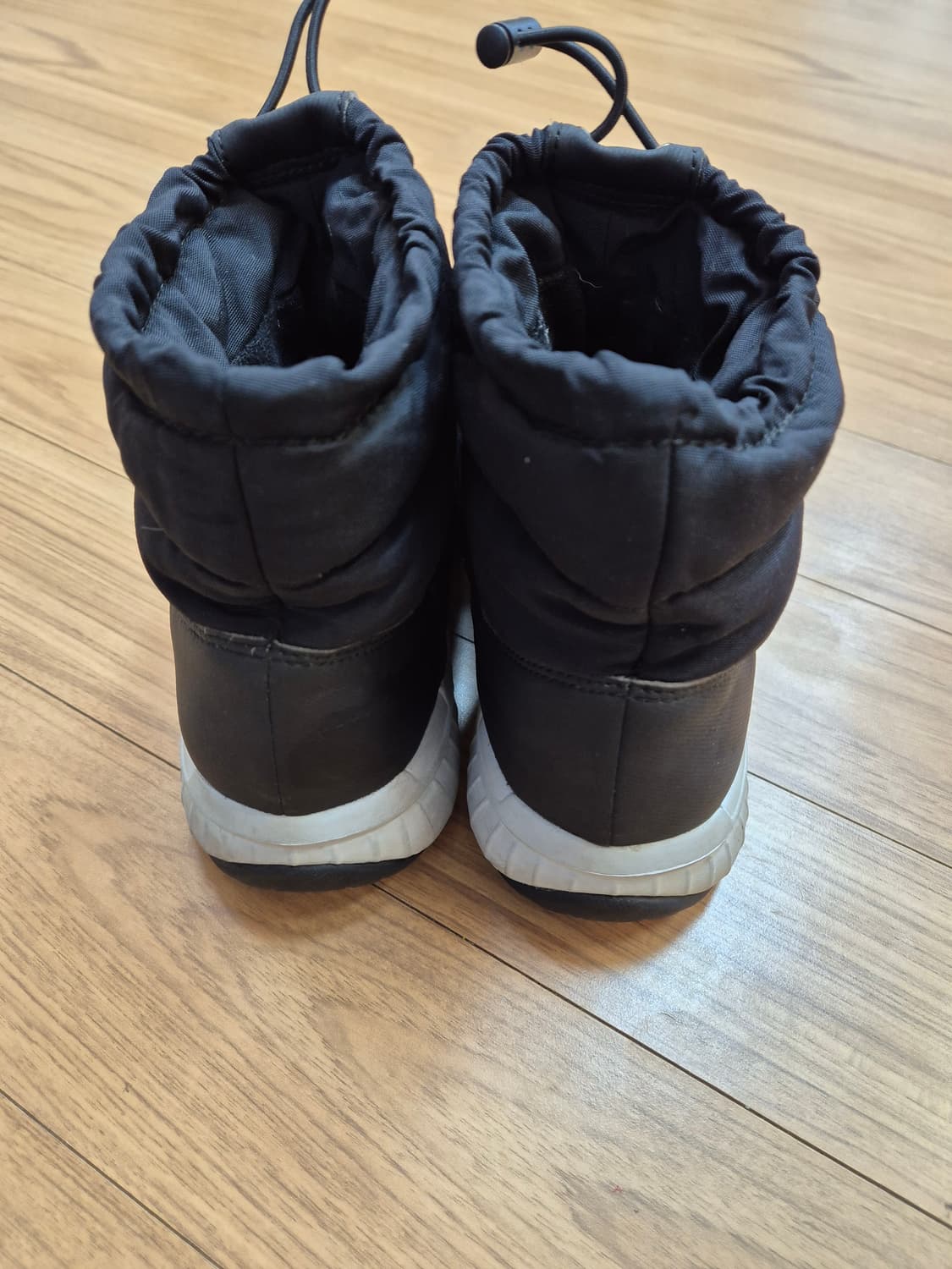 노스페이스 여성 부티 숏 랩 방한 부츠입니다. 색상은 블랙이며, 겨울철  상품이미지4