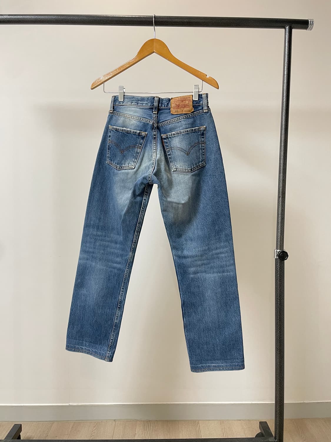 (27) levis 리바이스501 워싱 데님팬츠 상품이미지3
