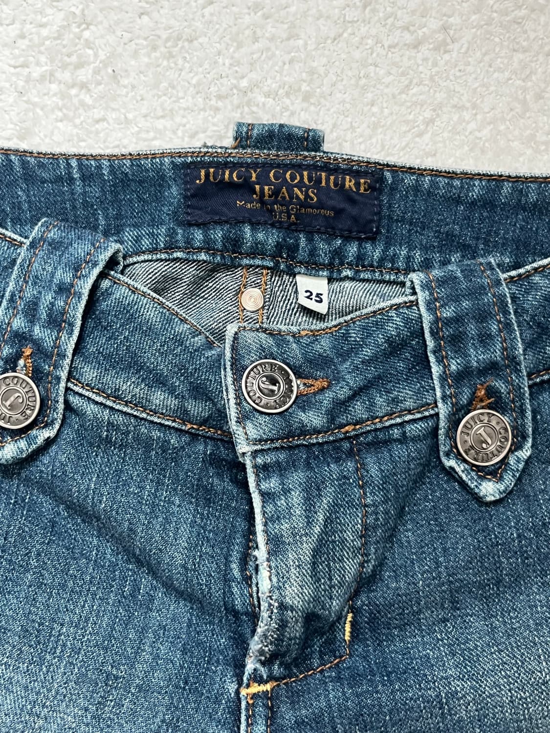 Juicy Couture 부츠컷 로우라이즈 데님 상품이미지1