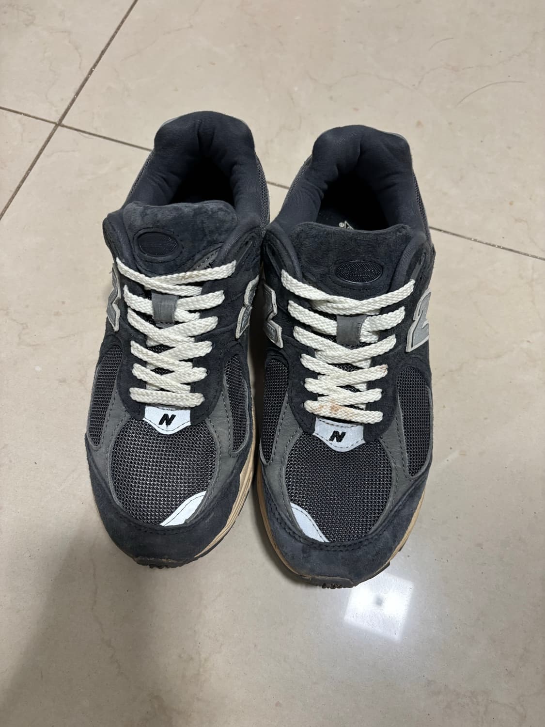 뉴발란스 2002R 스페셜 빈티지 블랙 그레이 상품이미지3