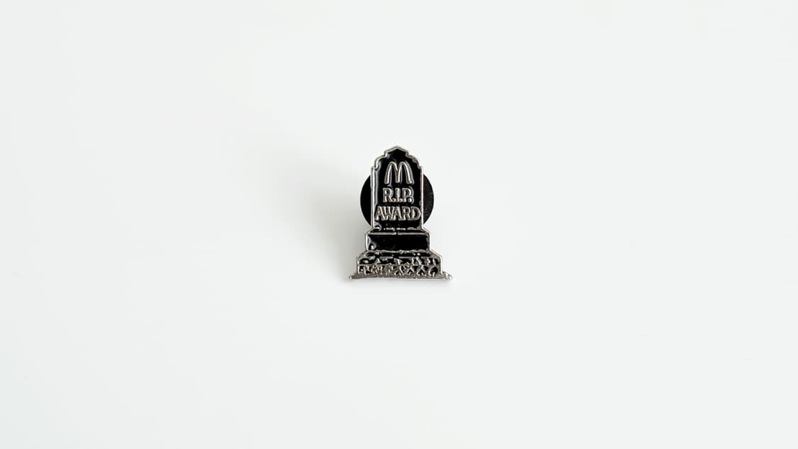 맥도날드 빈티지 크루 핀뱃지 라펠핀 ‘R.I.P. Award’ 상품이미지2