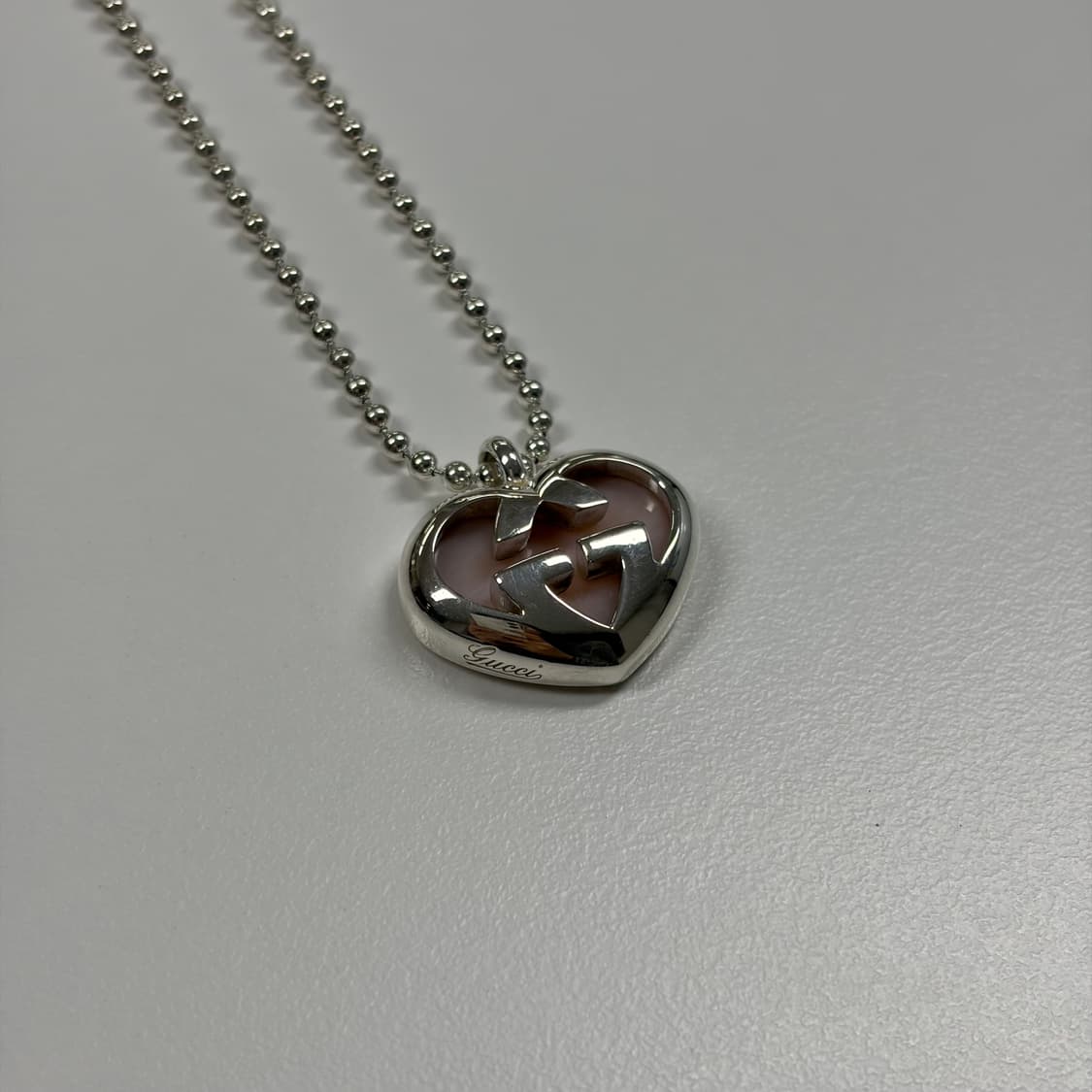 구찌 XL 하트 자개 인터라킹 목걸이 상품이미지4