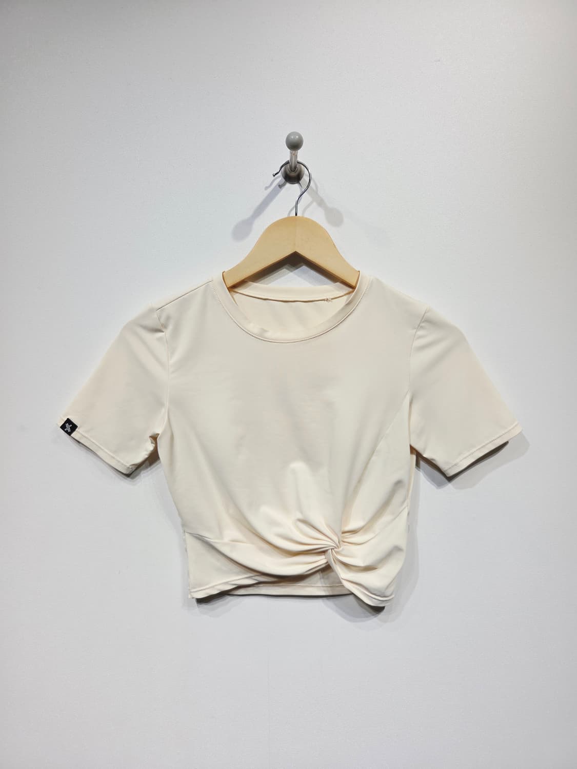 젝시믹스 전면 꼬임 크롭 반팔티 아이보리 상품이미지2